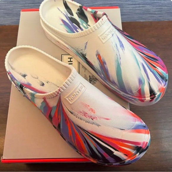 BRAND NEW! Hunter Genderless In and Out Bloom Clog - Picture 1 of 3